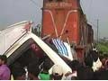 बिहार : सीवान में ट्रेन ने बस को टक्कर मारी, नौ मरे