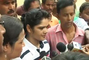 पिंकी प्रमाणिक ने ममता बनर्जी से की दखल की गुहार