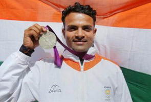 ओलिंपिक पदक विजेता विजय कुमार का महू पहुंचने पर भव्य स्वागत