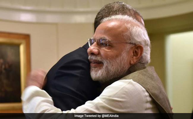 राष्ट्रपति ओबामा से मुलाकात के बाद बोले पीएम मोदी- हम कंधे से कंधे मिला कर काम करते रहेंगे राष्ट्रपति ओबामा से मुलाकात के बाद बोले पीएम मोदी- हम कंधे से कंधे मिला कर काम करते रहेंगे