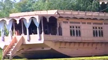Video : Kashmir's houseboats fighting to stay afloat