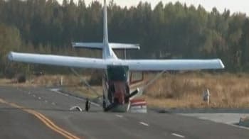 Video : Plane makes emergency landing on Virginia highway