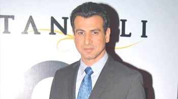 Video : Actor Ronit Roy gets bail after accident in Mercedes