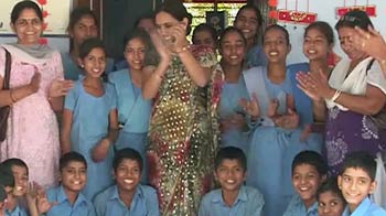 दिवाली पर स्कूल के बच्चों ने की मस्ती