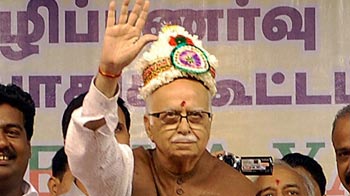 Advani in Tamil Nadu, attempts to woo allies