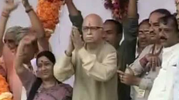 Bomb found on Advani's yatra near Madurai; he continues tour