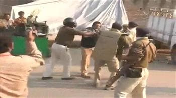 Police lathicharge agitating teachers outside Bihar Assembly