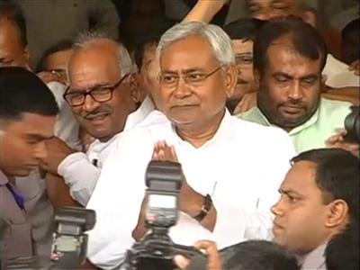 Nitish wins vote, Congress supports him but denies larger plans