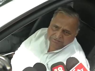Video : Mulayam meets PM, wants 10 changes in food security ordinance: sources