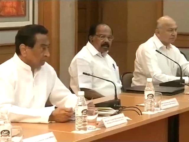 Video : Congress embarrassed as its own MPs seek trust vote over Telangana