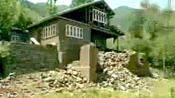 Quake victims rue ban on labourers
