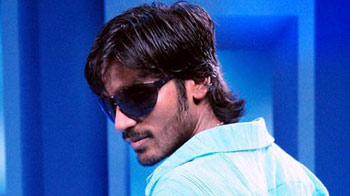 Dhanush rocks in Polladhavan