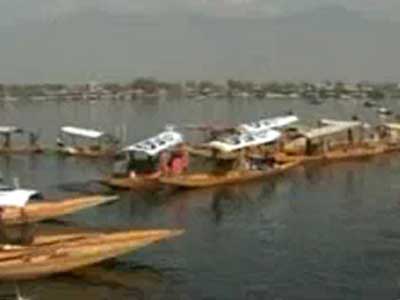 Shikaras call attention to issue of climate change