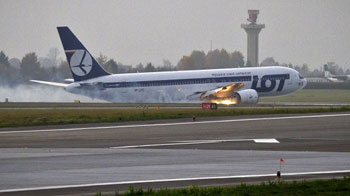 Watch belly landing for US plane with 231 on board