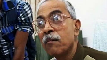 डीआईजी को बताया 'पागल'