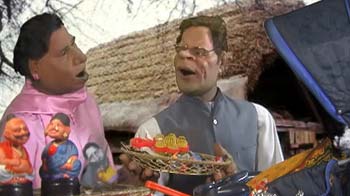 नवजात शिशु से मिलने पहुंचे नेता