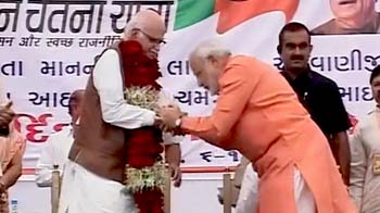 गुजरात पहुंचा आडवाणी का रथ