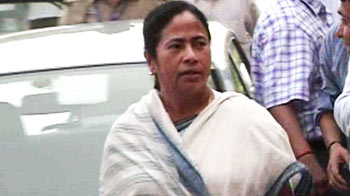 ममता ने अपने सांसदों को दिल्ली बुलाया