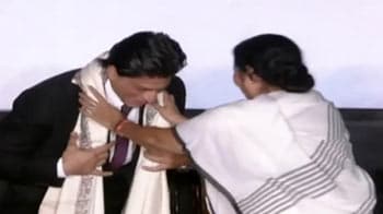 Video : Mamata does a Modi, ropes in SRK as ambassador