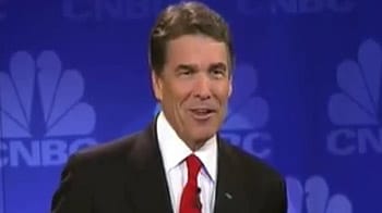 Video : Republican presidential hopeful Rick Perry tries to josh his way past debate blunder