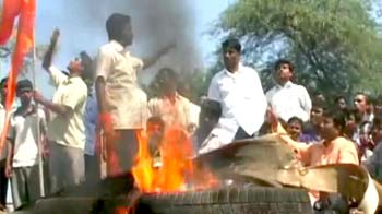 पवार के गढ़ में किसानों का हल्ला बोल पवार के गढ़ में किसानों का हल्ला बोल