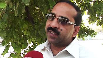 कौन दे रहा हशमत को धमकी?