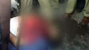 Video : Man dies, he was trapped under train at Delhi station