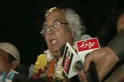 Cash-for-votes case: Sudheendra Kulkarni, BJP MPs leave jail Cash-for-votes case: Sudheendra Kulkarni, BJP MPs leave jail