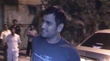 Kolkata's son-in-law Dhoni visits wife's home