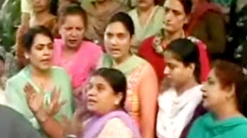 दिल्ली के स्कूल में फीस पर हंगामा