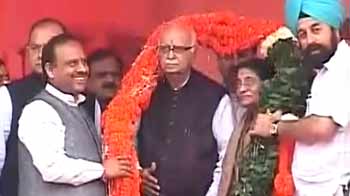 आडवाणी की रैली में जुटे हजारों समर्थक