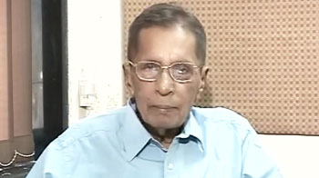 Exporters should buy 'put' options on rupee: AV Rajwade