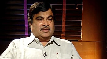 Gadkari: UPA has lost credibility, PM's position is untenable