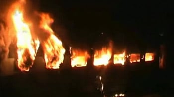 Videos : हावड़ा−देहरादून एक्सप्रेस में आग, 7 मरे