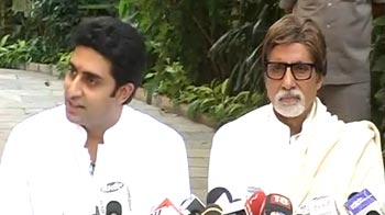 Back home, Amitabh introduces Baby B