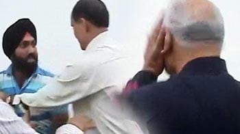 Video : Sharad Pawar slapped by youth in Delhi