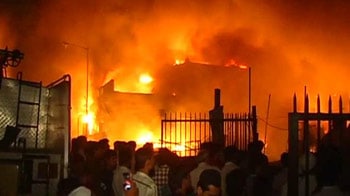 Video : Major fire in Sahara market in Mumbai