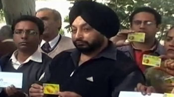 बिना जानकारी के खातों से पैसे गायब