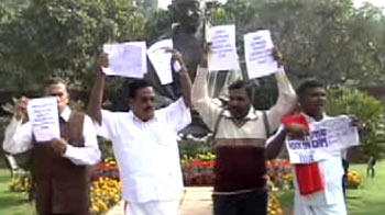 Mullaperiyar dam: Trouble waters reach Delhi