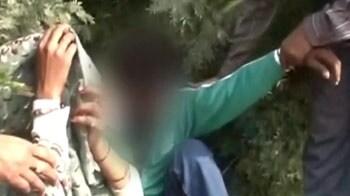 Video : Operation Majnu: Cops near Delhi punish couples for being together