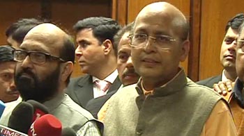 Lokpal flip-flop: Lower bureaucracy out?