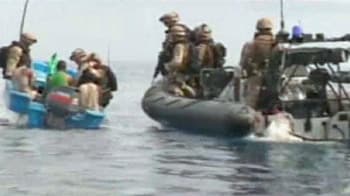 Video : Caught on camera: British navy chases, catches pirates