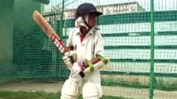 Video : A boy who travels 150 km to play cricket