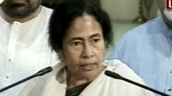 Pranab told me Centre has decided to put FDI on hold: Mamata