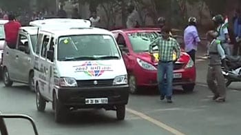 Video : दिल्ली में अन्ना समर्थकों की कार रैली
