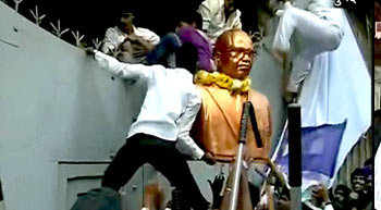 बाराबंकी : दलित की पिटाई पर थाने में हंगामा