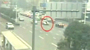 Watch driver tries to speed away, cop trapped on his hood