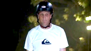 Tony Hawk's skateboarding draws a large crowd