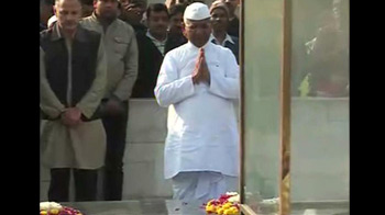 अन्ना ने दी बापू को श्रद्धांजलि