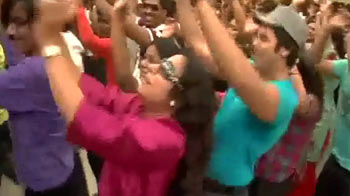 Chennai flash mob calls upon Kolaveri